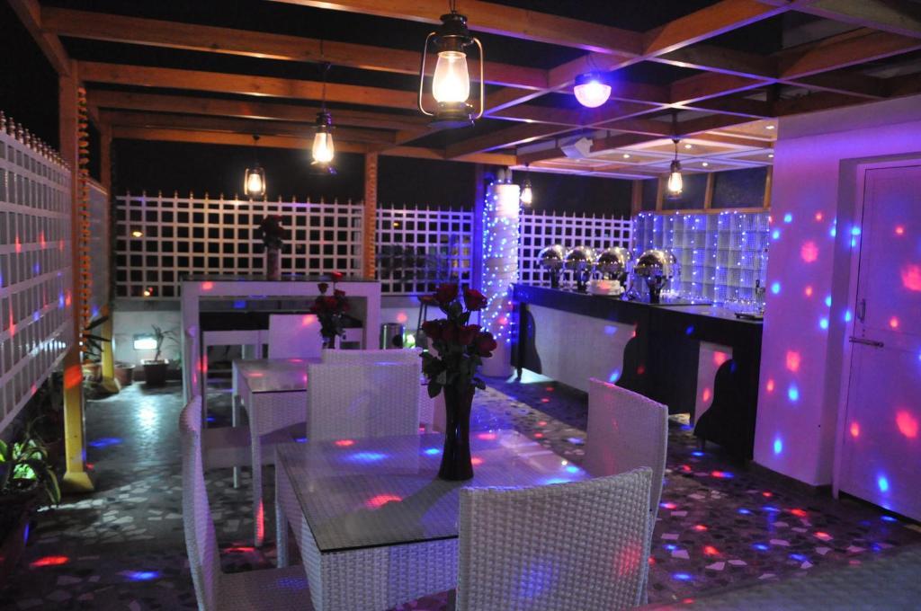 Omega Residency Hotel Ню Делхи Екстериор снимка