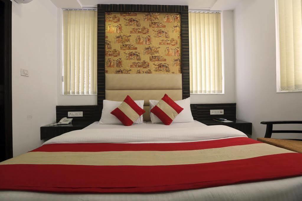 Omega Residency Hotel Ню Делхи Екстериор снимка